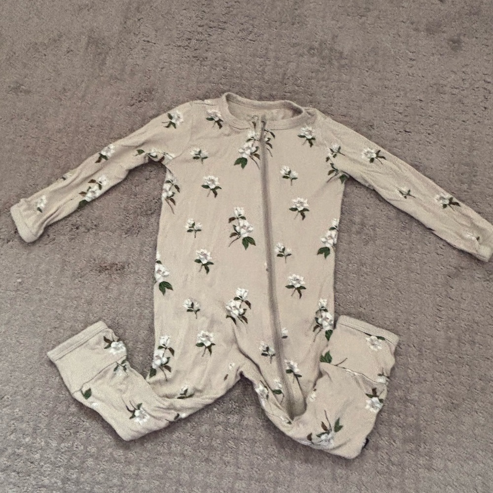 Kyte baby zip romper tan magnolia print 18-24 months GUC